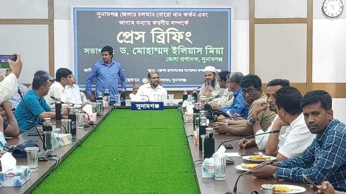 সুনামগঞ্জে বন্যার শঙ্কায় দ্রুত ধান কাটার নির্দেশ